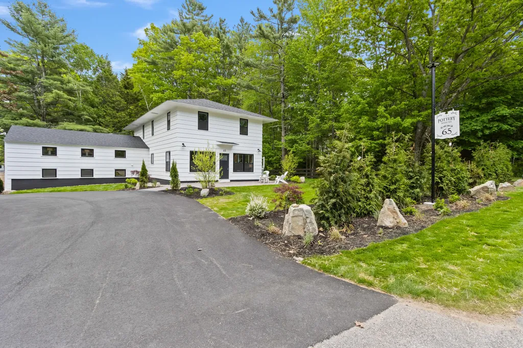 65 Middle Road Falmouth ME 04105