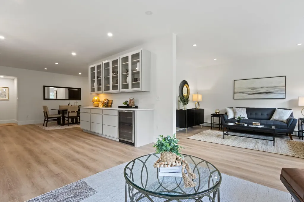 65 Middle Road Falmouth ME 04105