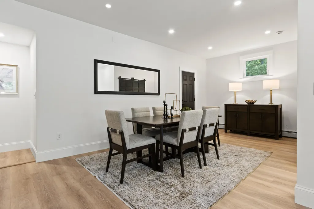 65 Middle Road Falmouth ME 04105