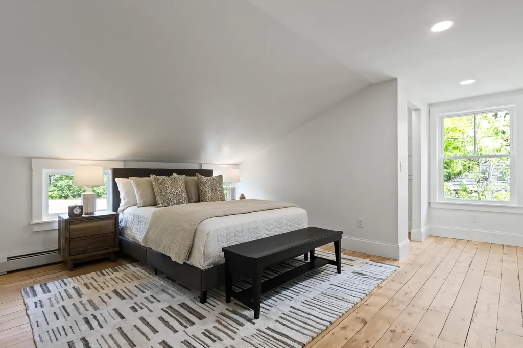 65 Middle Road Falmouth ME 04105