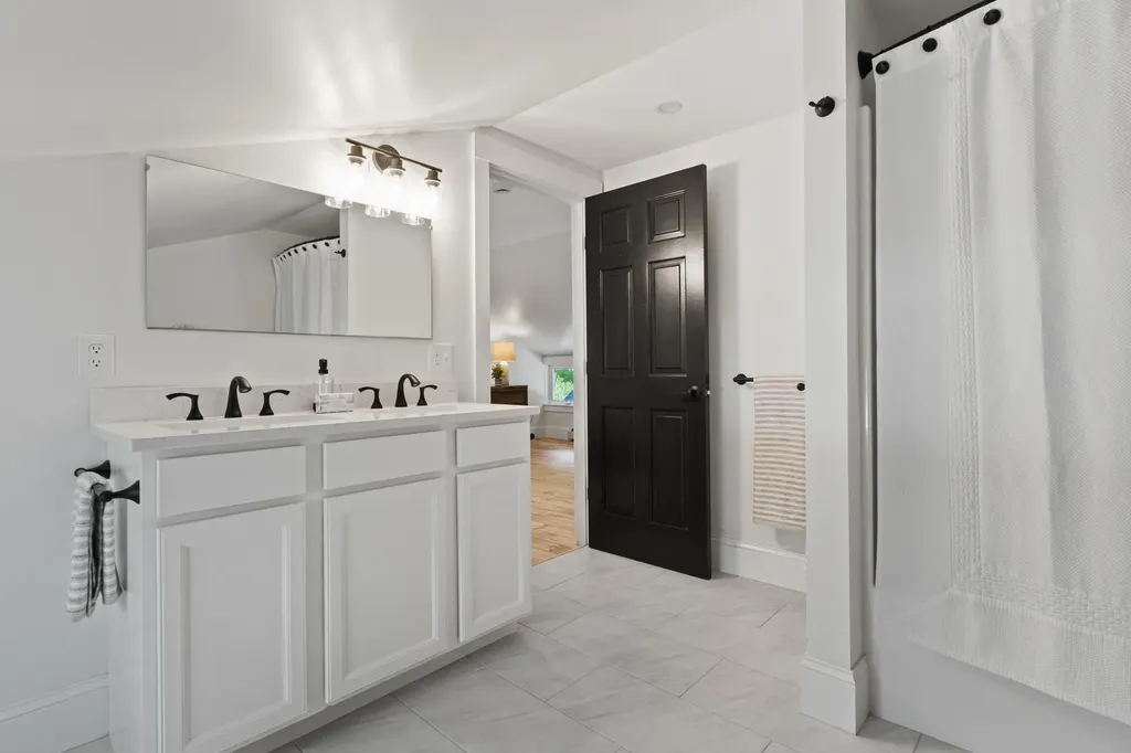 65 Middle Road Falmouth ME 04105