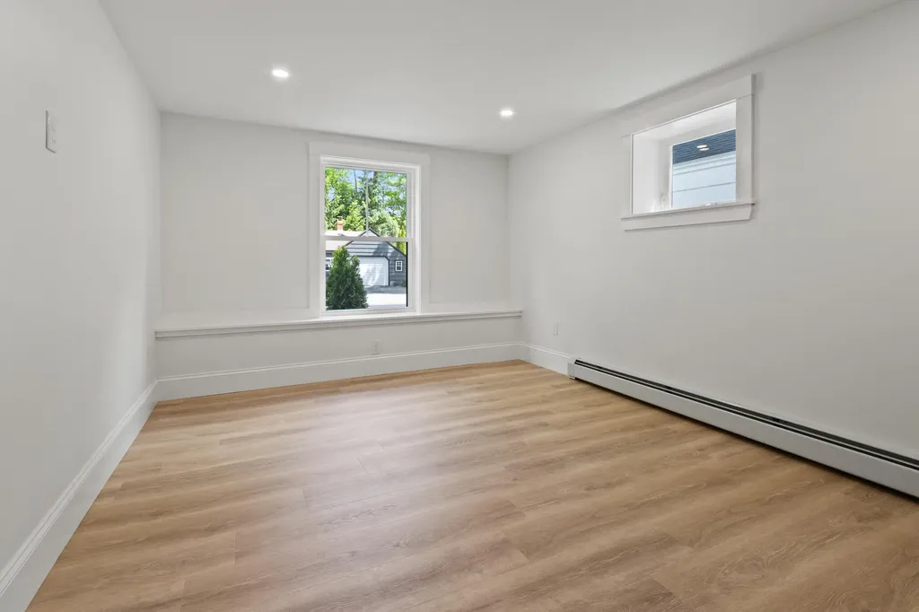 65 Middle Road Falmouth ME 04105