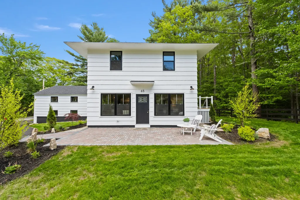 65 Middle Road Falmouth ME 04105