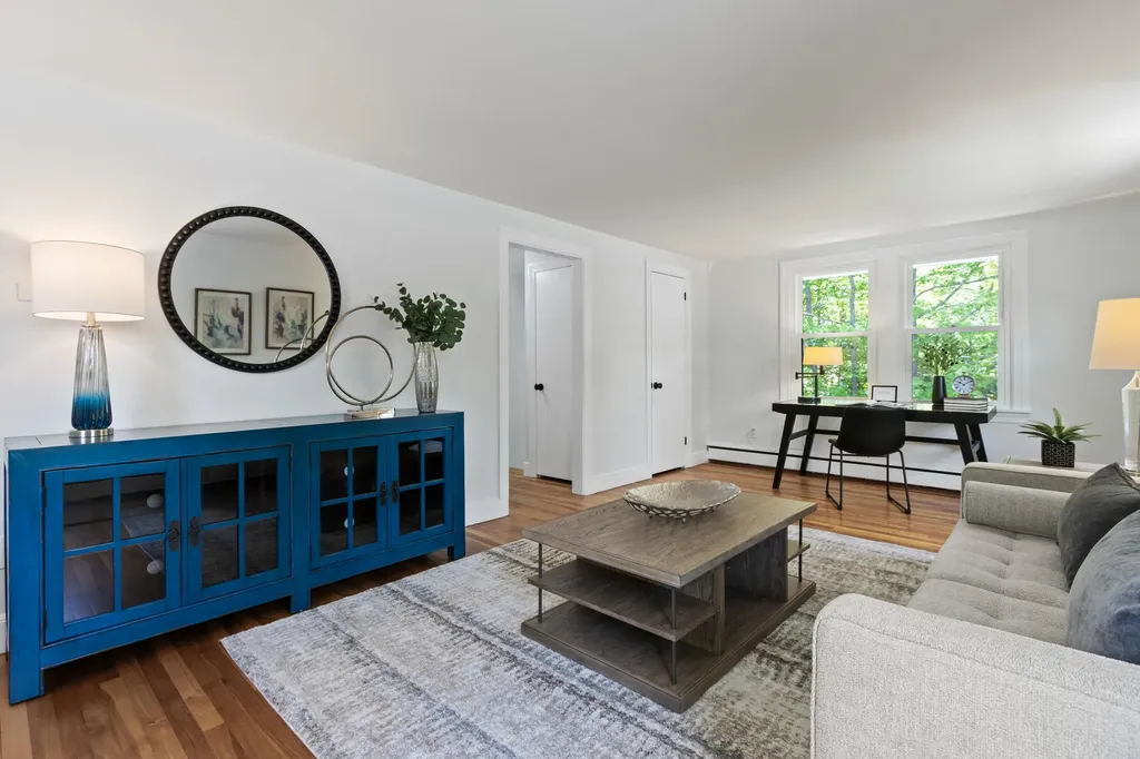 65 Middle Road Falmouth ME 04105