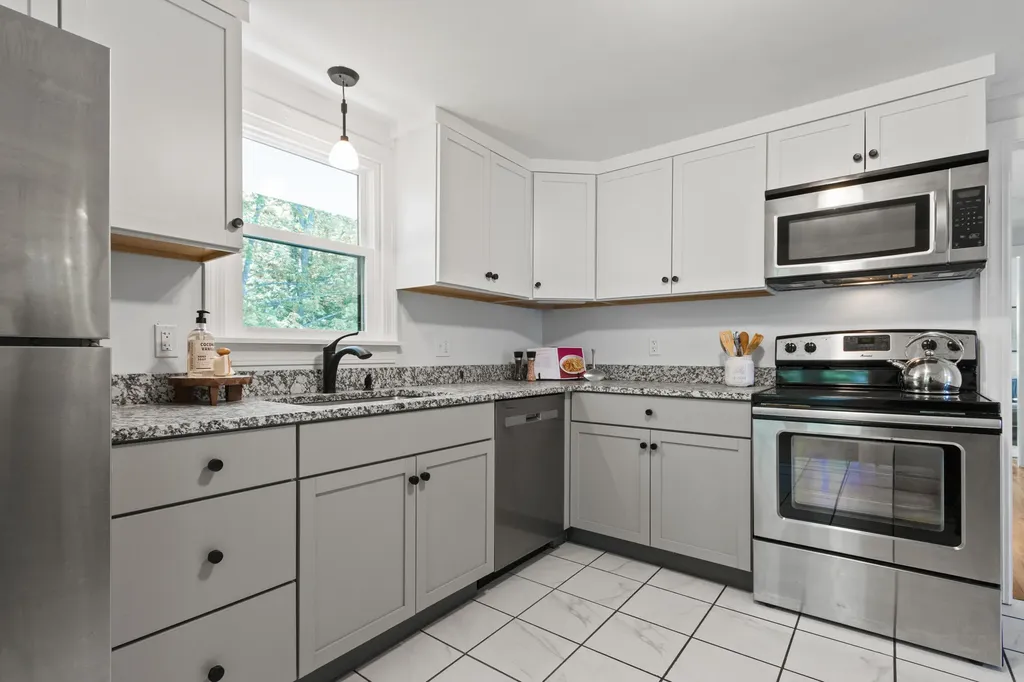 65 Middle Road Falmouth ME 04105