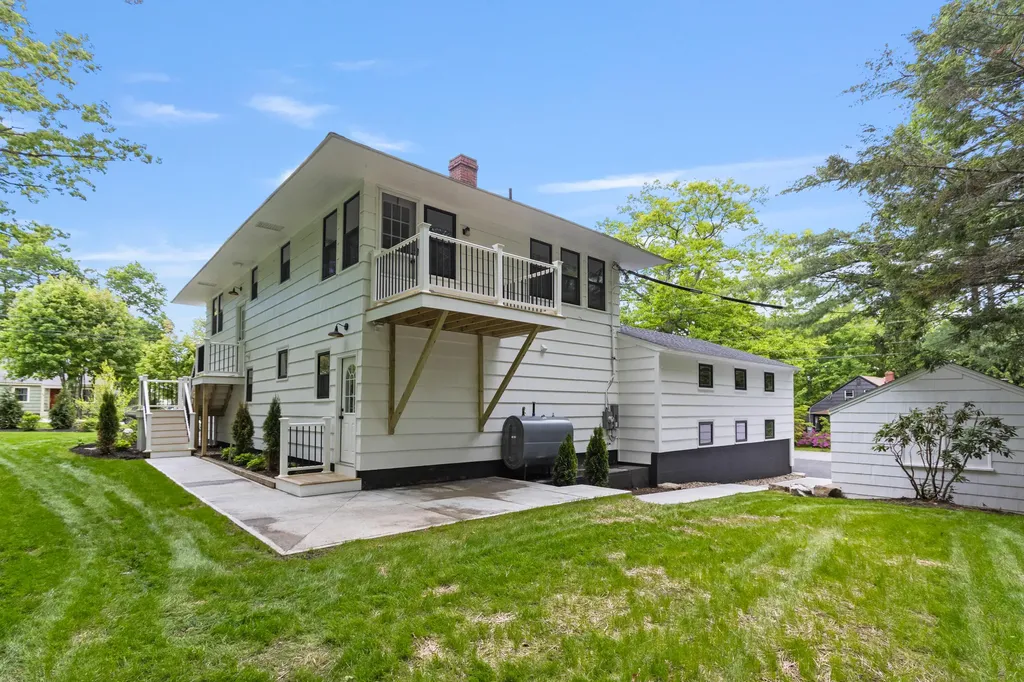 65 Middle Road Falmouth ME 04105