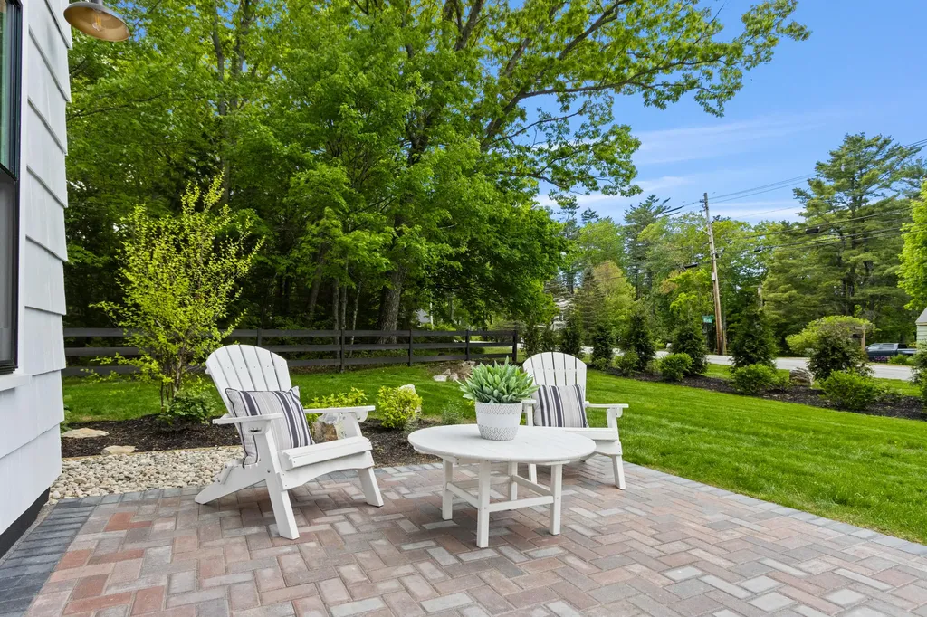 65 Middle Road Falmouth ME 04105
