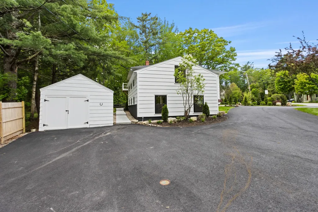 65 Middle Road Falmouth ME 04105