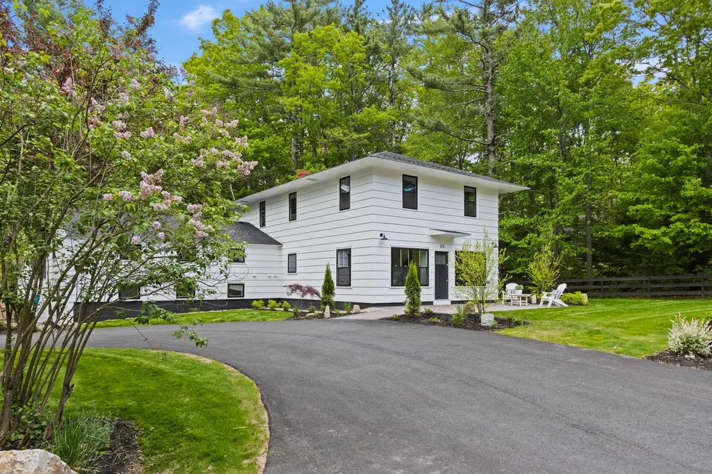 65 Middle Road Falmouth ME 04105