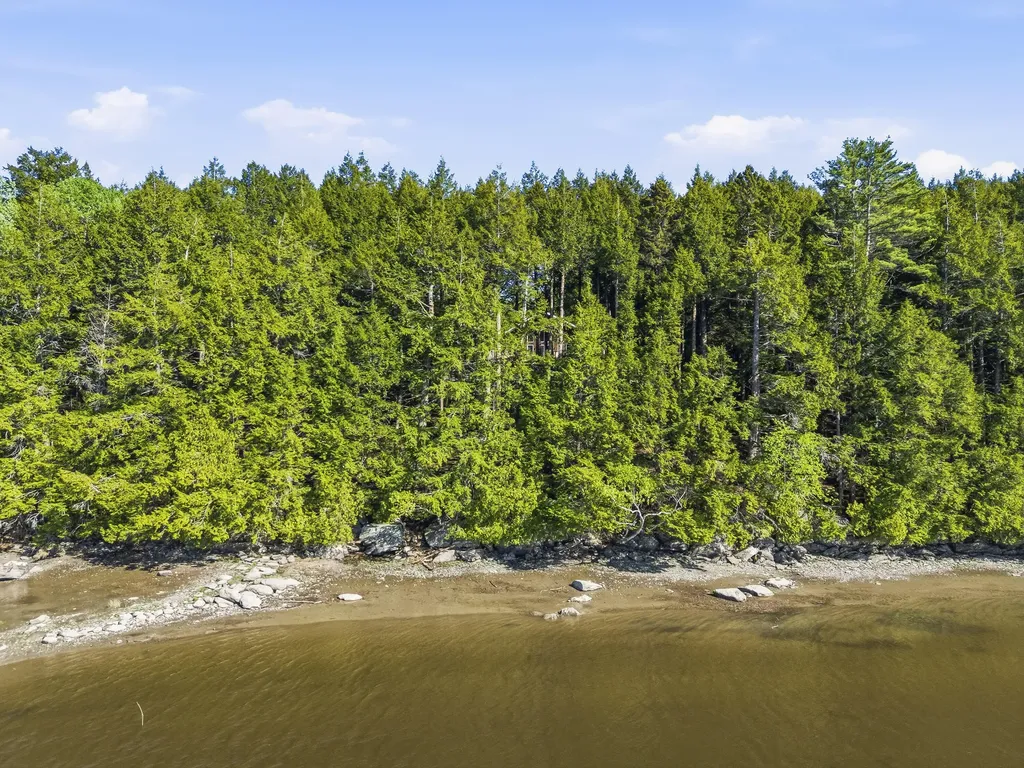787 River Road Dresden ME 04342