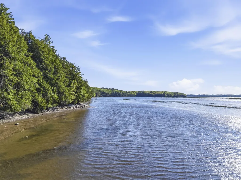787 River Road Dresden ME 04342