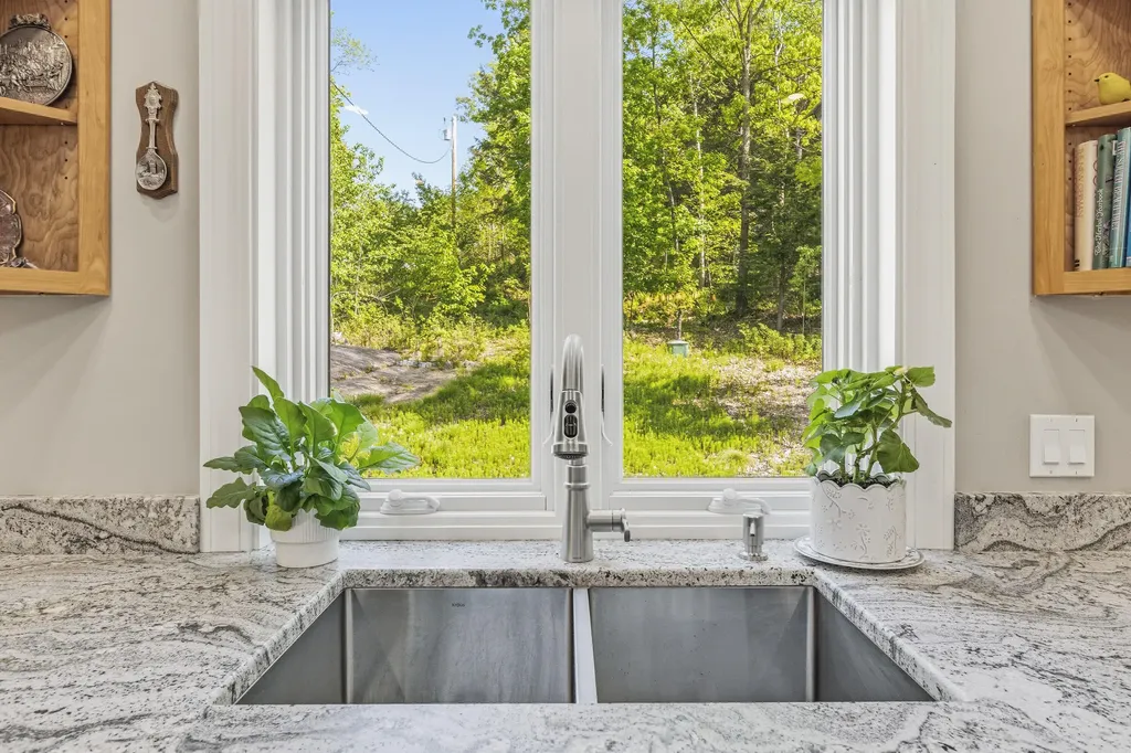 787 River Road Dresden ME 04342