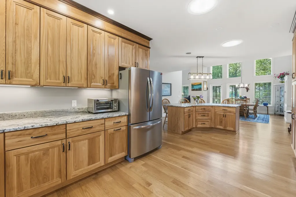 787 River Road Dresden ME 04342