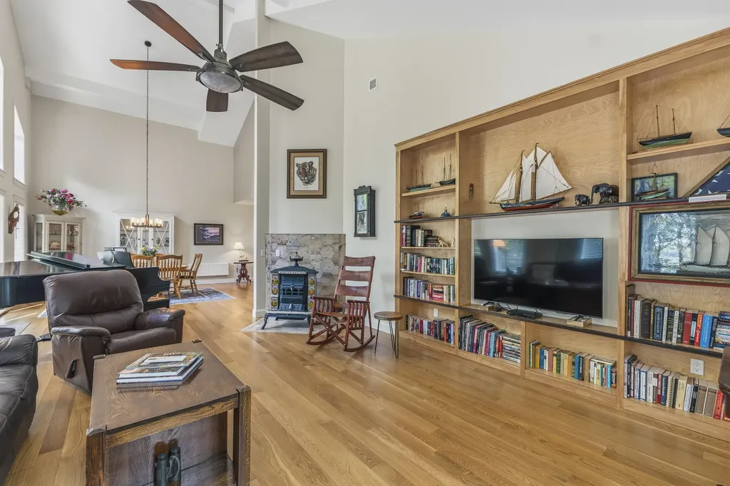 787 River Road Dresden ME 04342
