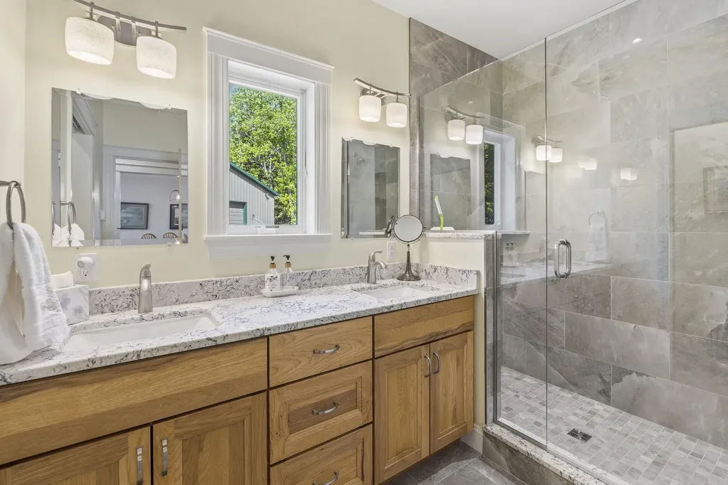 787 River Road Dresden ME 04342