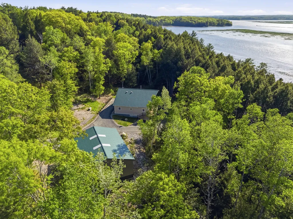 787 River Road Dresden ME 04342