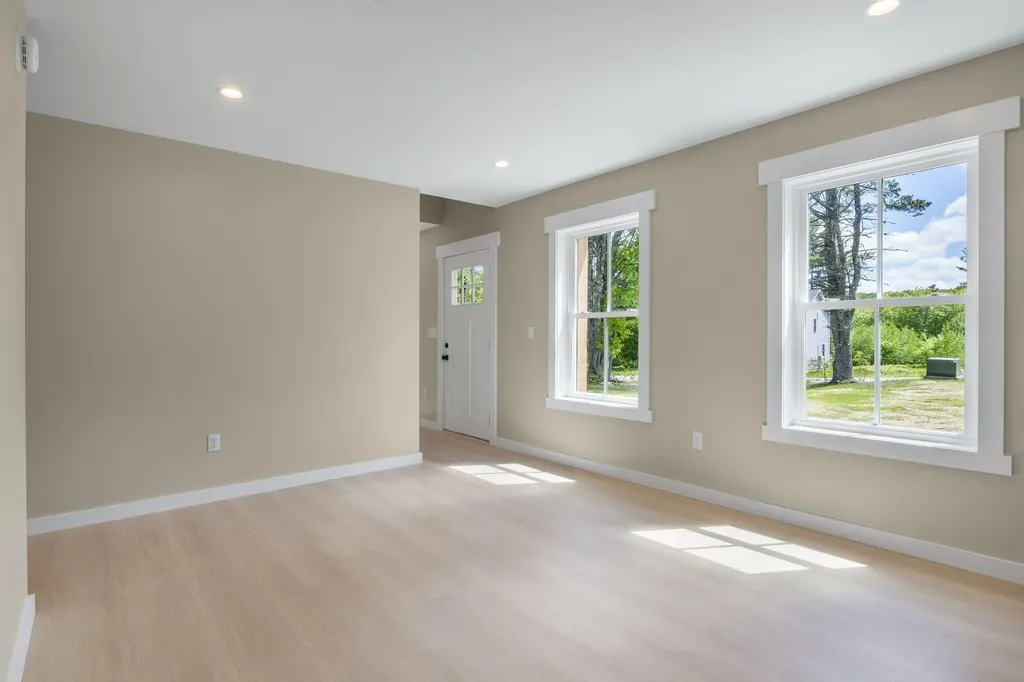 1 Lilac Lane Raymond ME 04071
