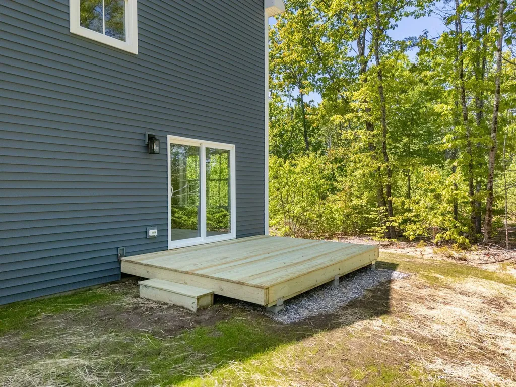 1 Lilac Lane Raymond ME 04071