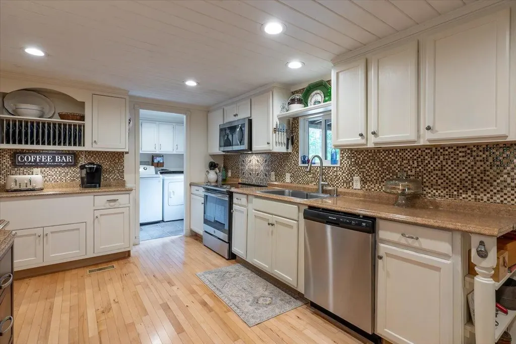 25 Pine View Ridge Road Boothbay ME 04537
