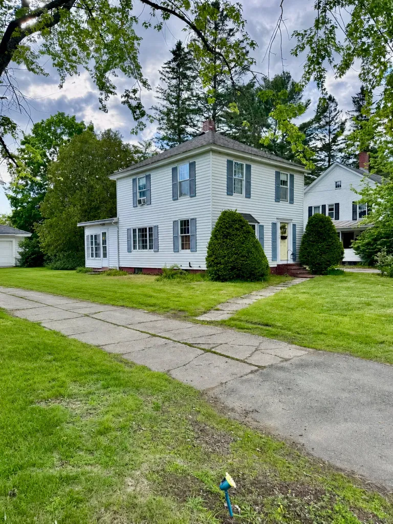 136 North Avenue Skowhegan ME 04976