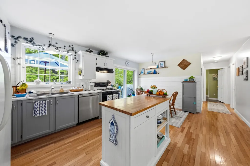 31 Dewdrop Lane Waldoboro ME 04572