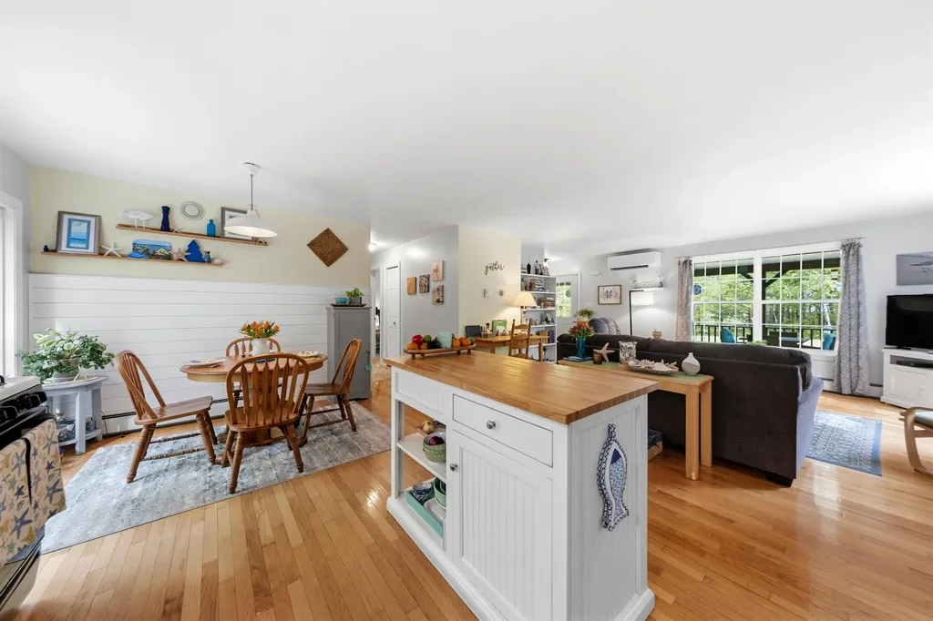 31 Dewdrop Lane Waldoboro ME 04572