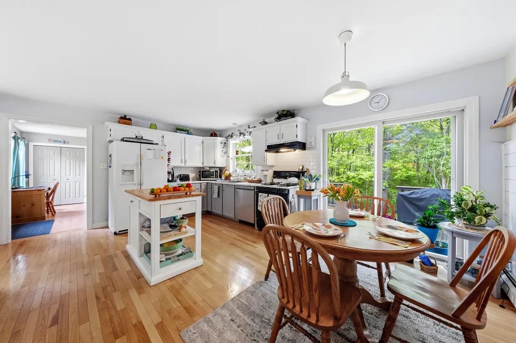 31 Dewdrop Lane Waldoboro ME 04572