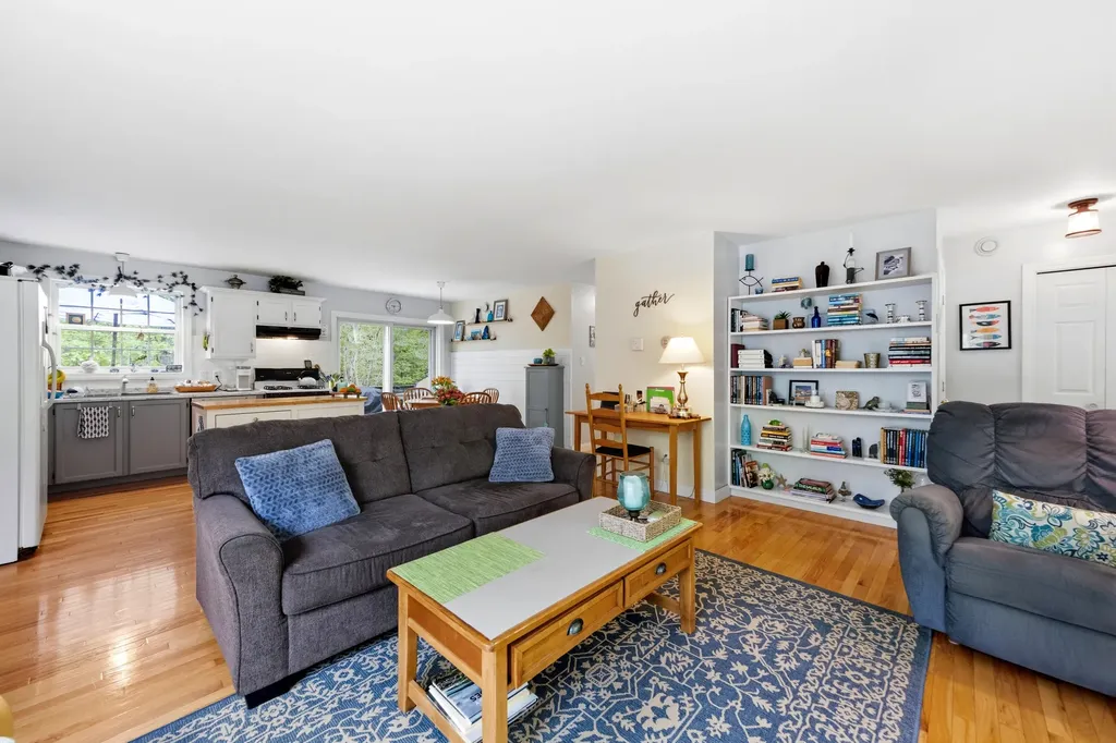 31 Dewdrop Lane Waldoboro ME 04572