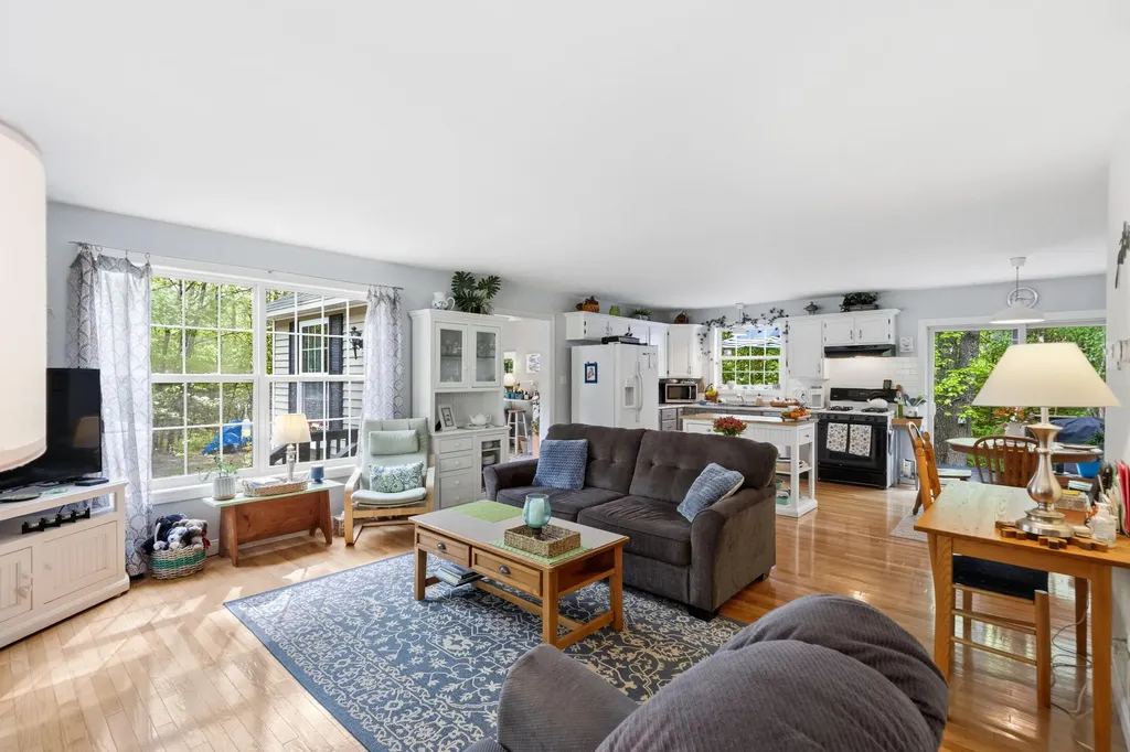 31 Dewdrop Lane Waldoboro ME 04572