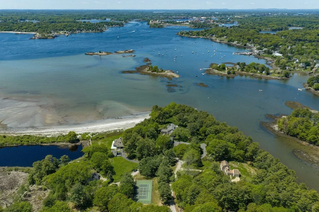 20 Captains Way Kittery ME 03905