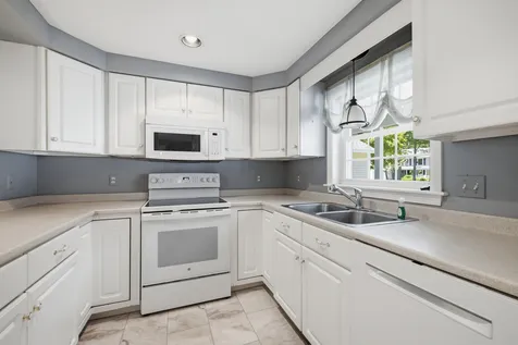 14 Hampton Glen Drive Kennebunk ME 04043
