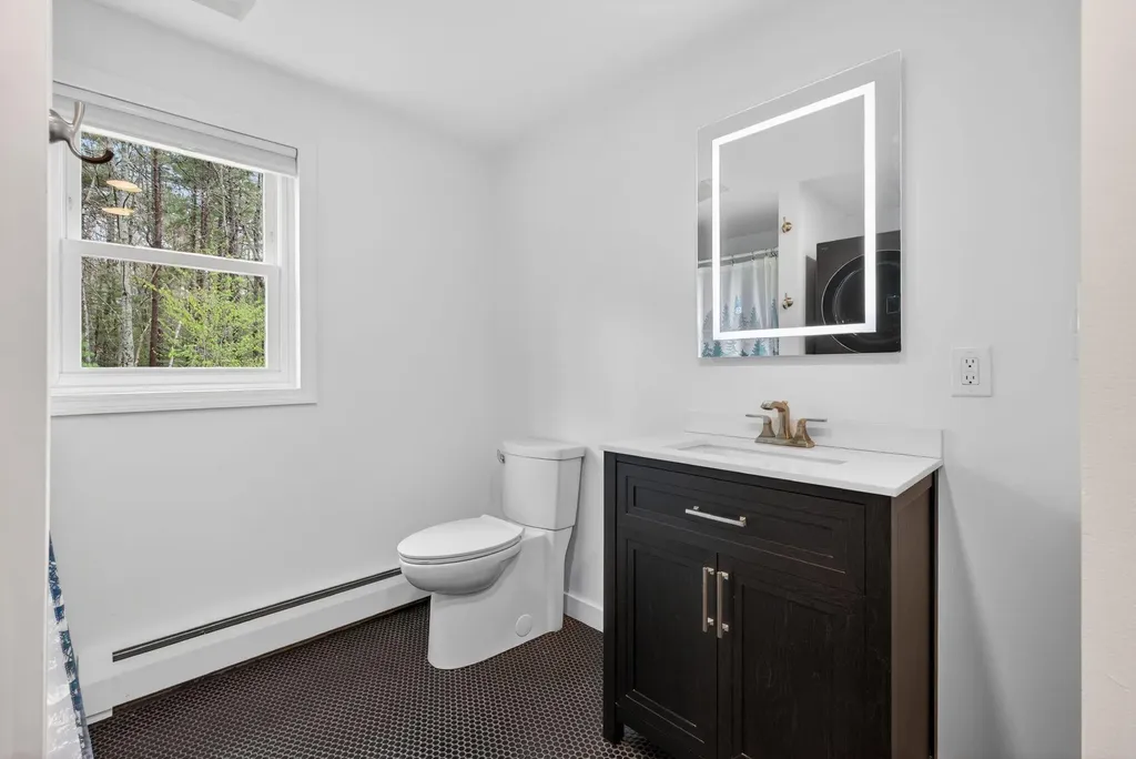8 Mast Road Scarborough ME 04074