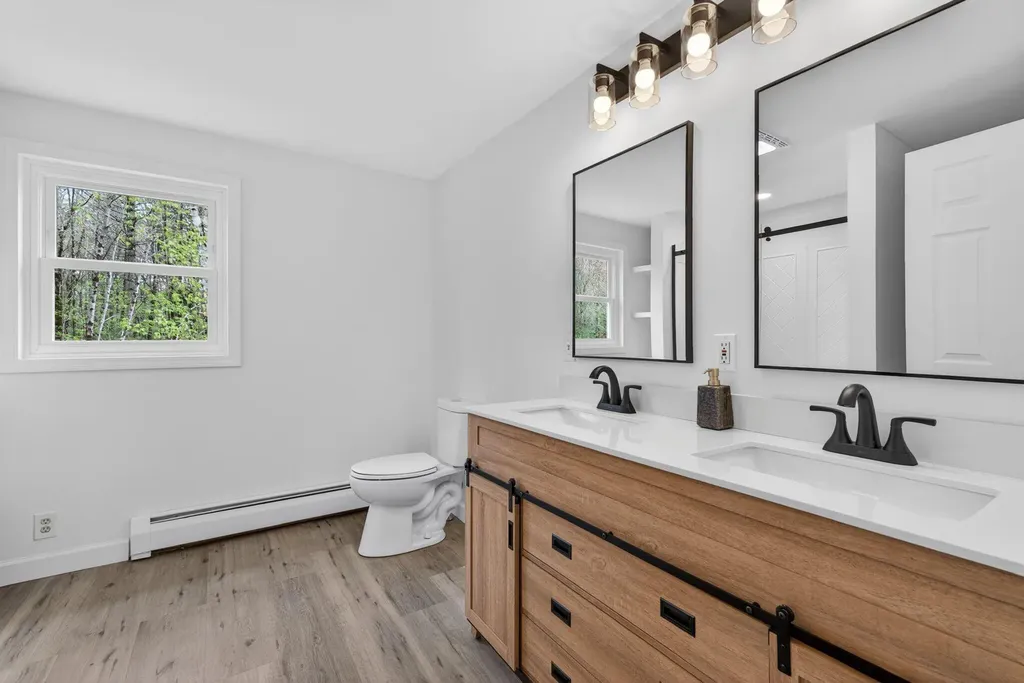 8 Mast Road Scarborough ME 04074