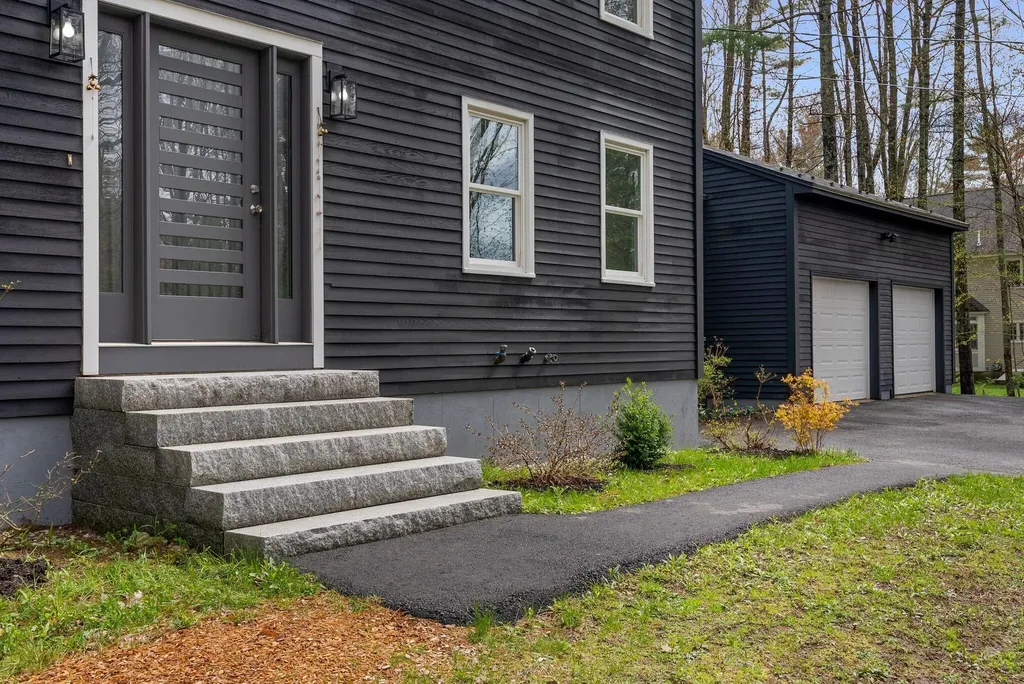 8 Mast Road Scarborough ME 04074