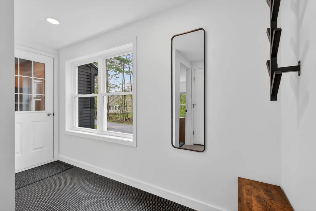 8 Mast Road Scarborough ME 04074