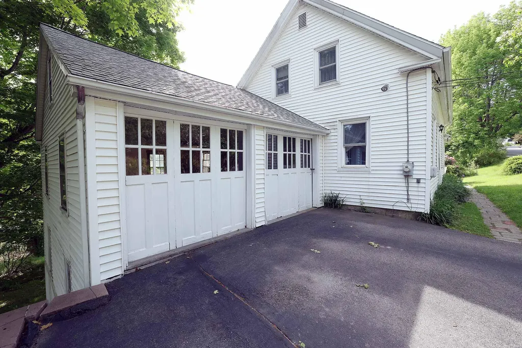 28 Greenville Street Hallowell ME 04347