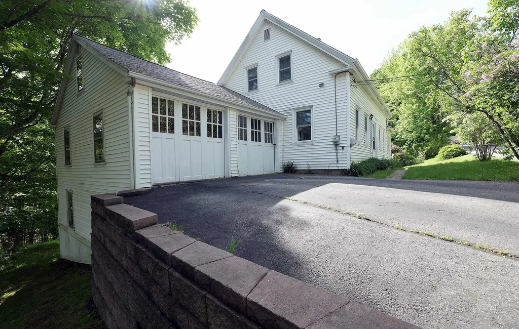 28 Greenville Street Hallowell ME 04347