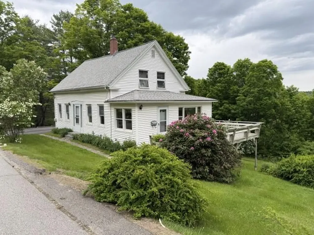 28 Greenville Street Hallowell ME 04347