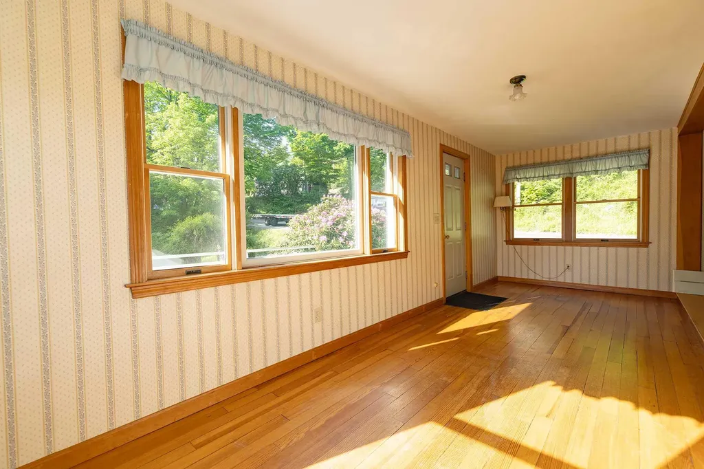 28 Greenville Street Hallowell ME 04347