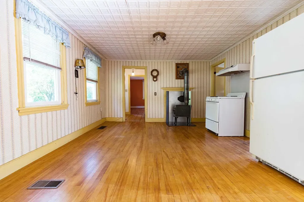 28 Greenville Street Hallowell ME 04347