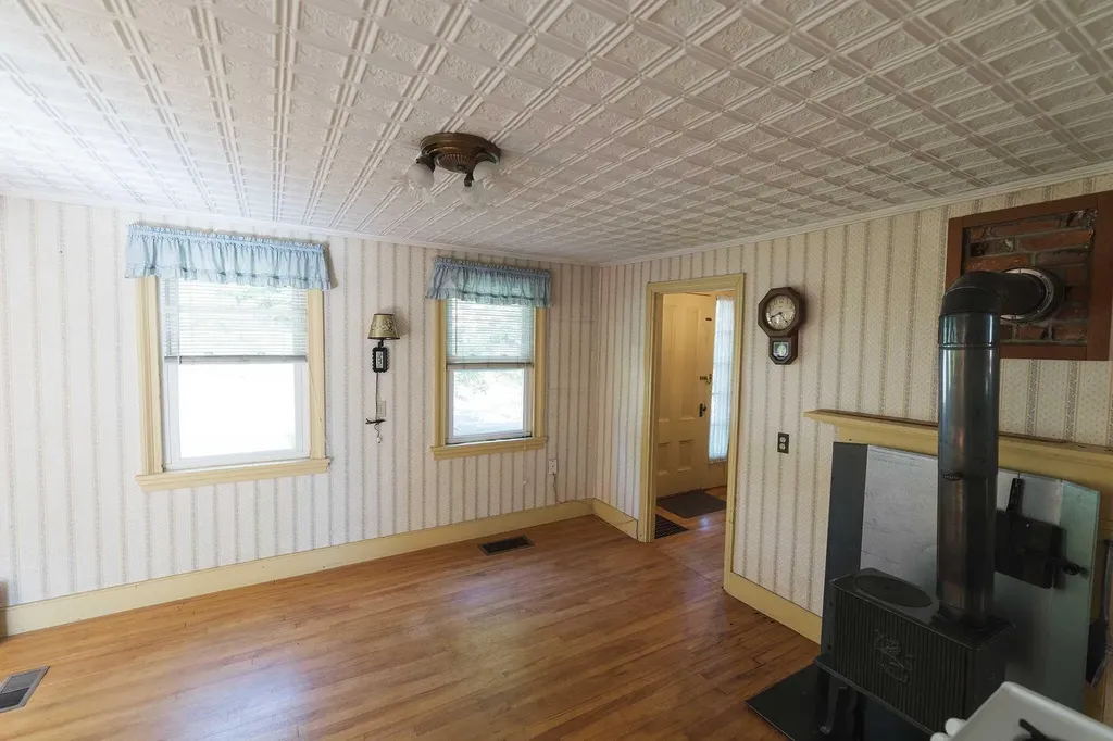 28 Greenville Street Hallowell ME 04347