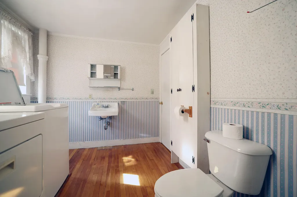 28 Greenville Street Hallowell ME 04347