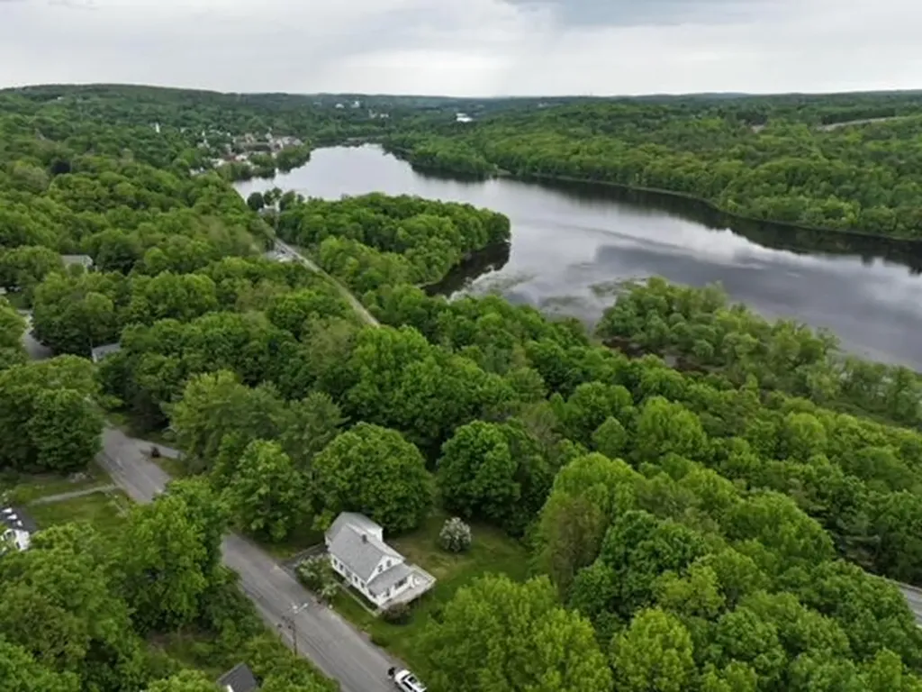 28 Greenville Street Hallowell ME 04347