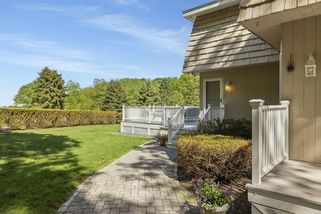 13 Wavecrest Drive York ME 03909