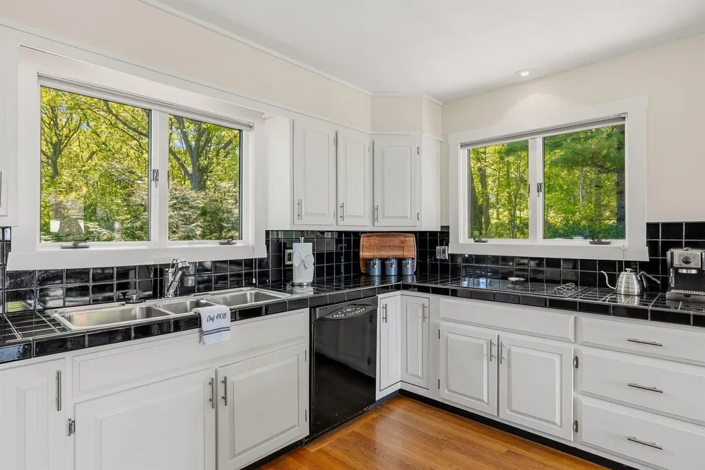 13 Wavecrest Drive York ME 03909