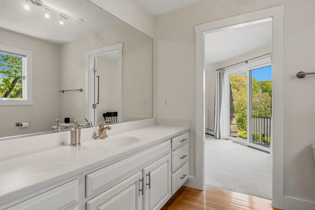 13 Wavecrest Drive York ME 03909