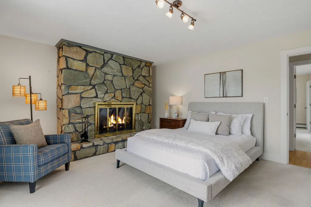 13 Wavecrest Drive York ME 03909