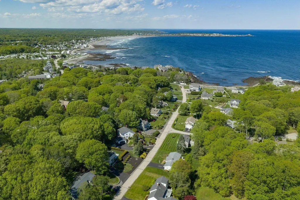 13 Wavecrest Drive York ME 03909