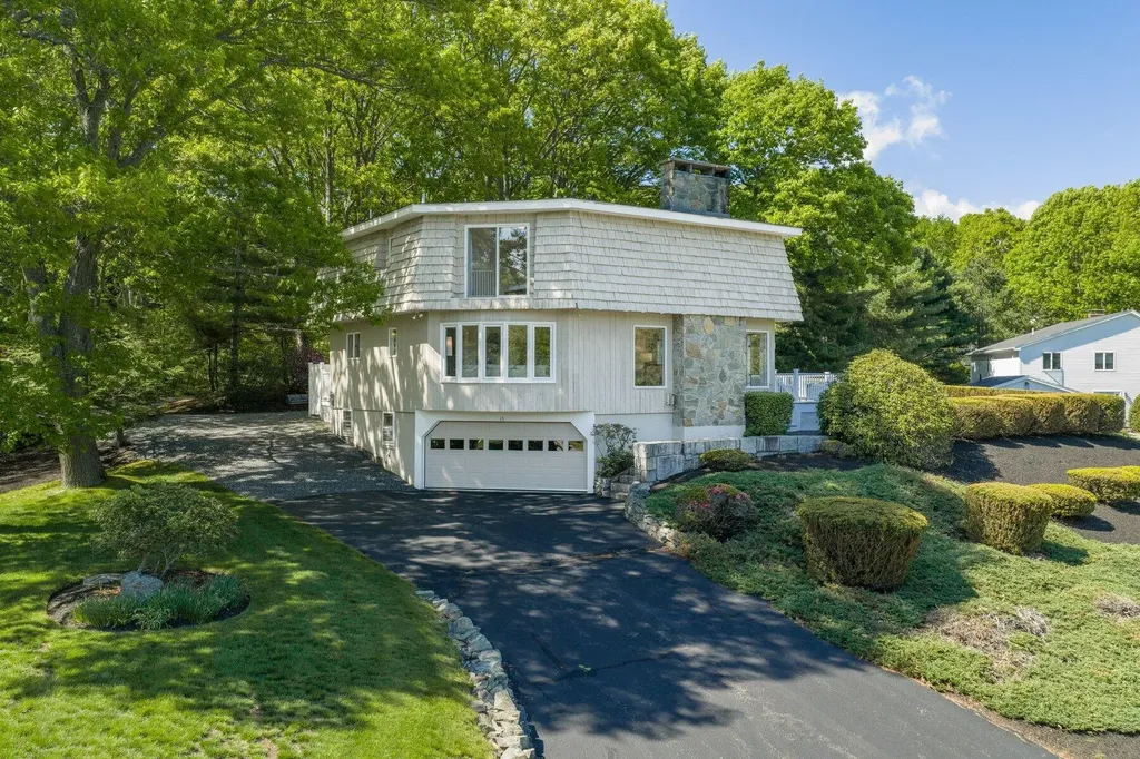 13 Wavecrest Drive York ME 03909