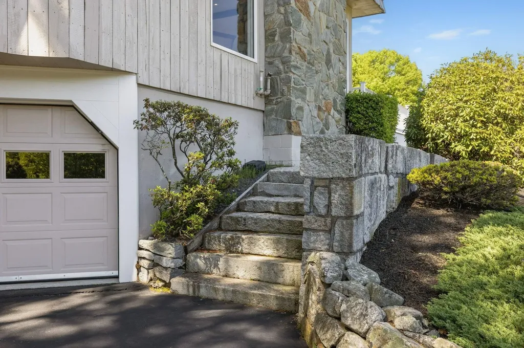 13 Wavecrest Drive York ME 03909
